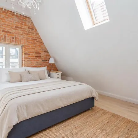 Old Town Skylight Apartament-laciarska As 아파트 *